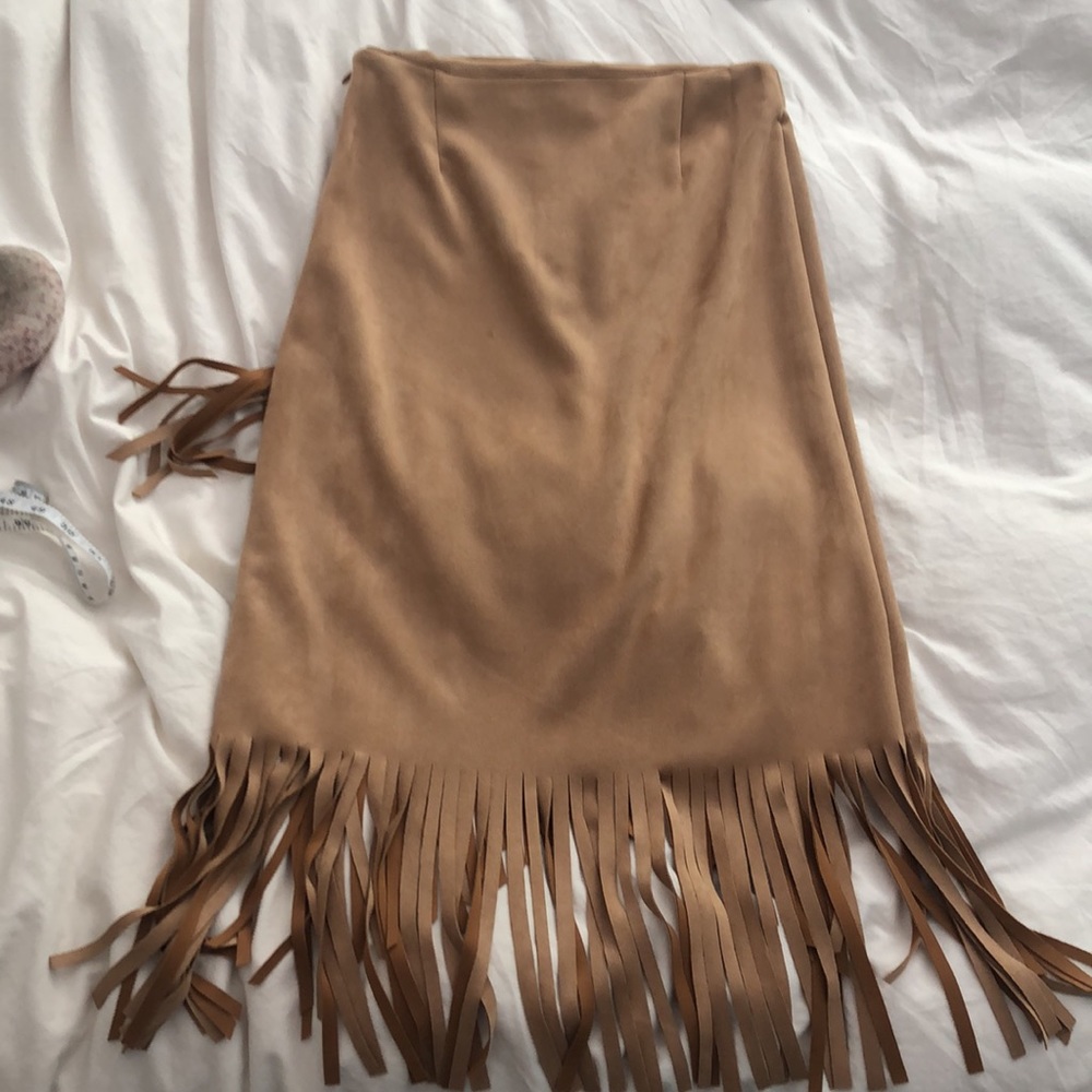 Aqua faux suede skirt with fringes. Never worn, small cut on one fringe - Picture 4 of 8
